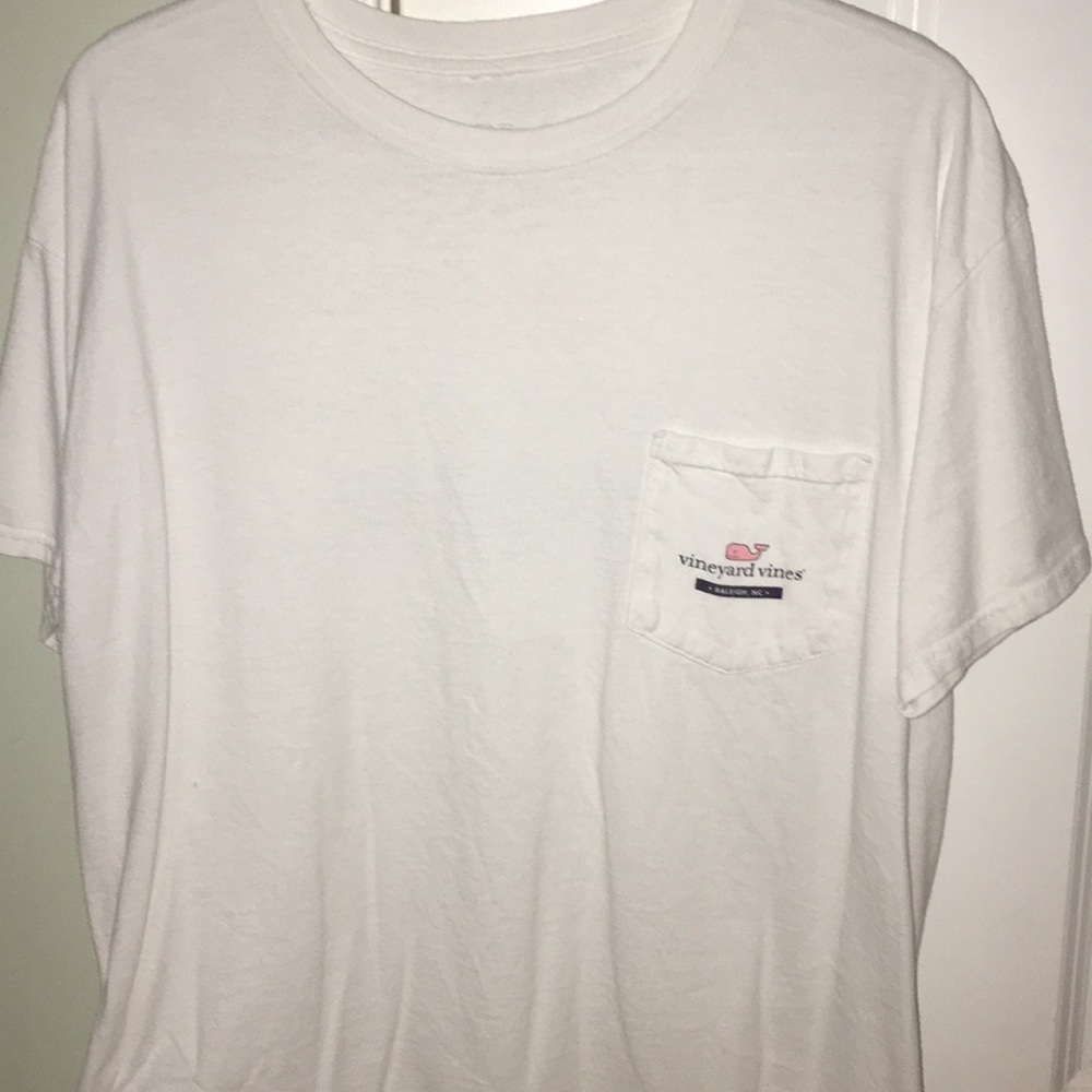 White vineyard vines shirt!
